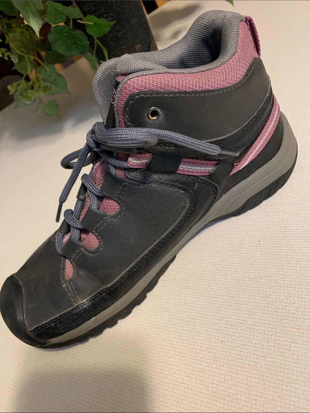 KEEN Women's Black and Pink Trail Sneakers - Picture 6 of 9